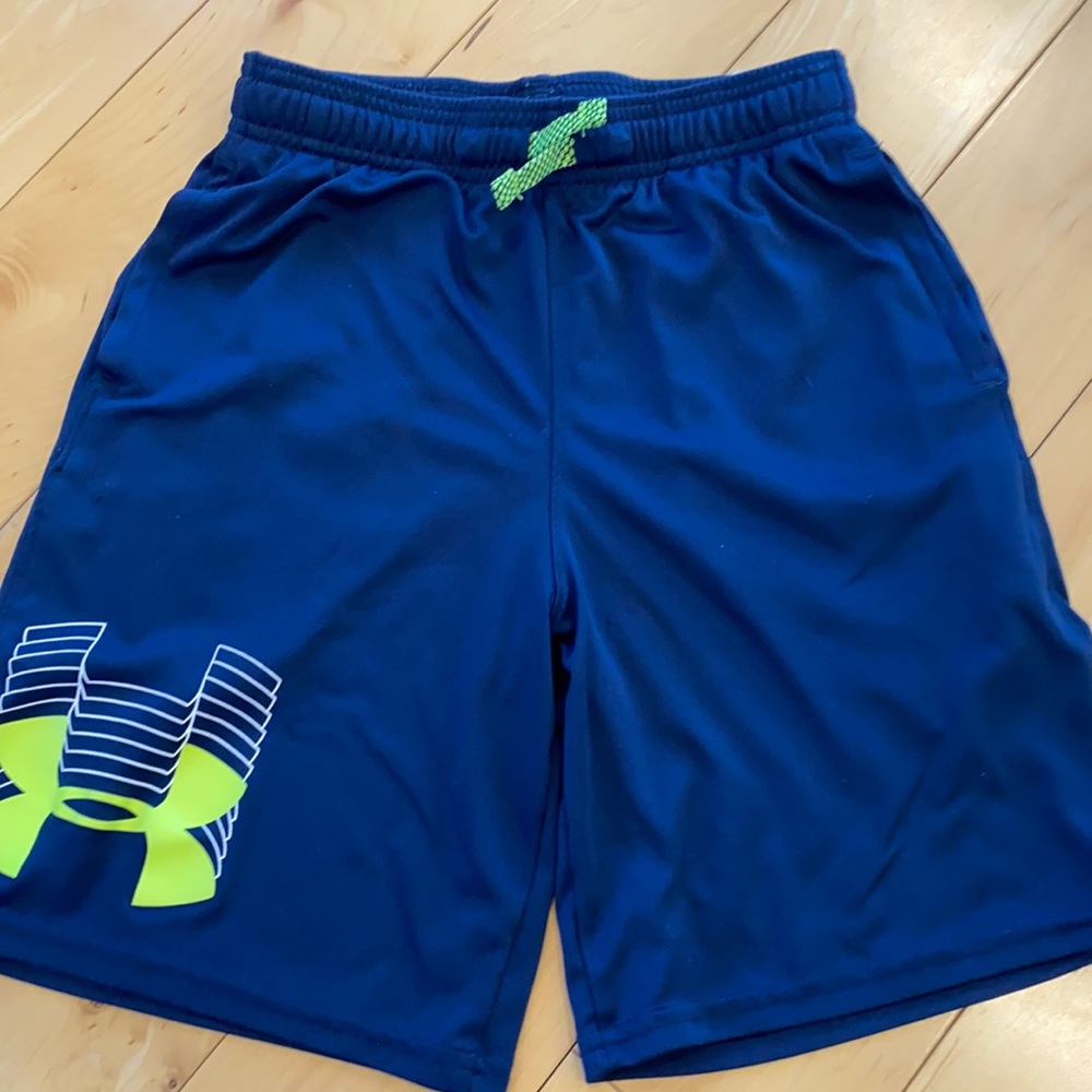 Under Armour boys shorts, Navy, Sz M